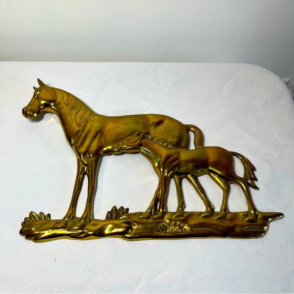 Vintage BRASS Horse and Foal Wall hanging. UNIQUE! - Picture 1 of 6